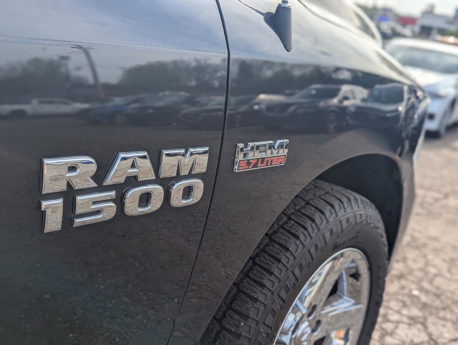 Used 2017 RAM 1500 Express w/ Express Value Package AWD/4WD image 16