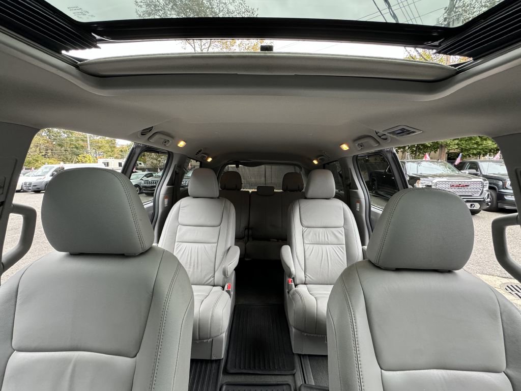 Used 2019 Toyota Sienna XLE image 16