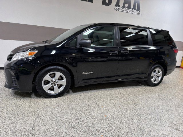 Used 2020 Toyota Sienna L image 4