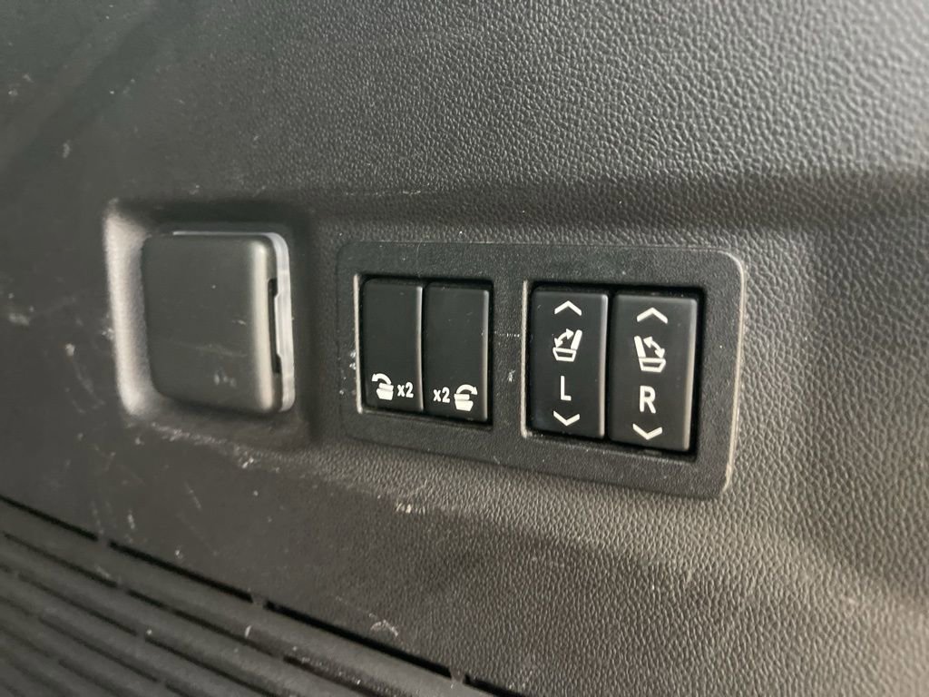 Used 2021 GMC Yukon AT4 w/ AT4 Premium Plus Package image 16