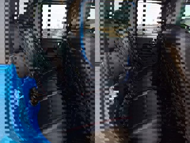 Used 2022 Jeep Gladiator Rubicon w/ Cold Weather Group image 16