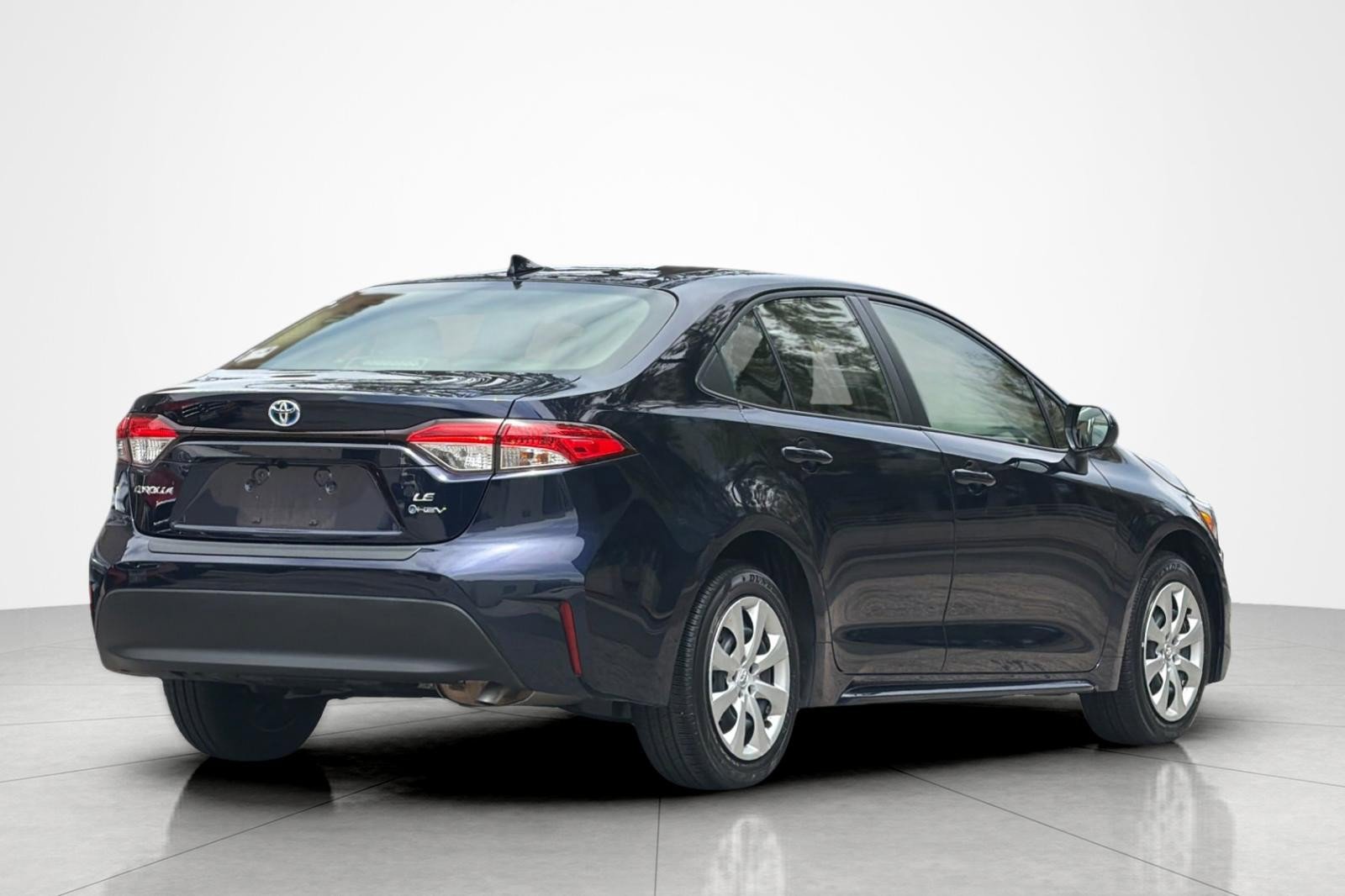 Used 2025 Toyota Corolla LE FWD image 5