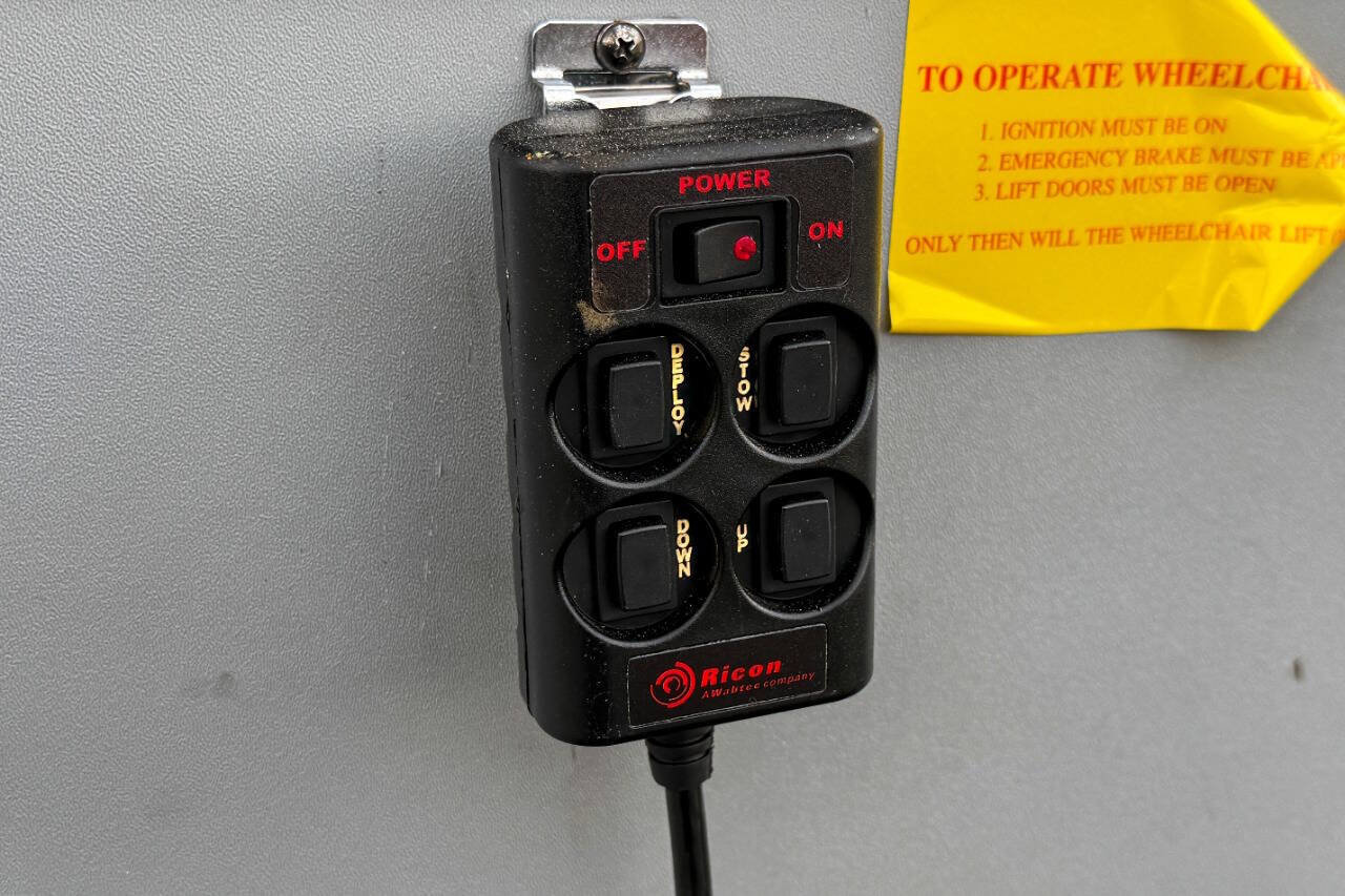 Used 2011 Ford E-350 and Econoline 350 Extended Super Duty w/ PWR Group image 8