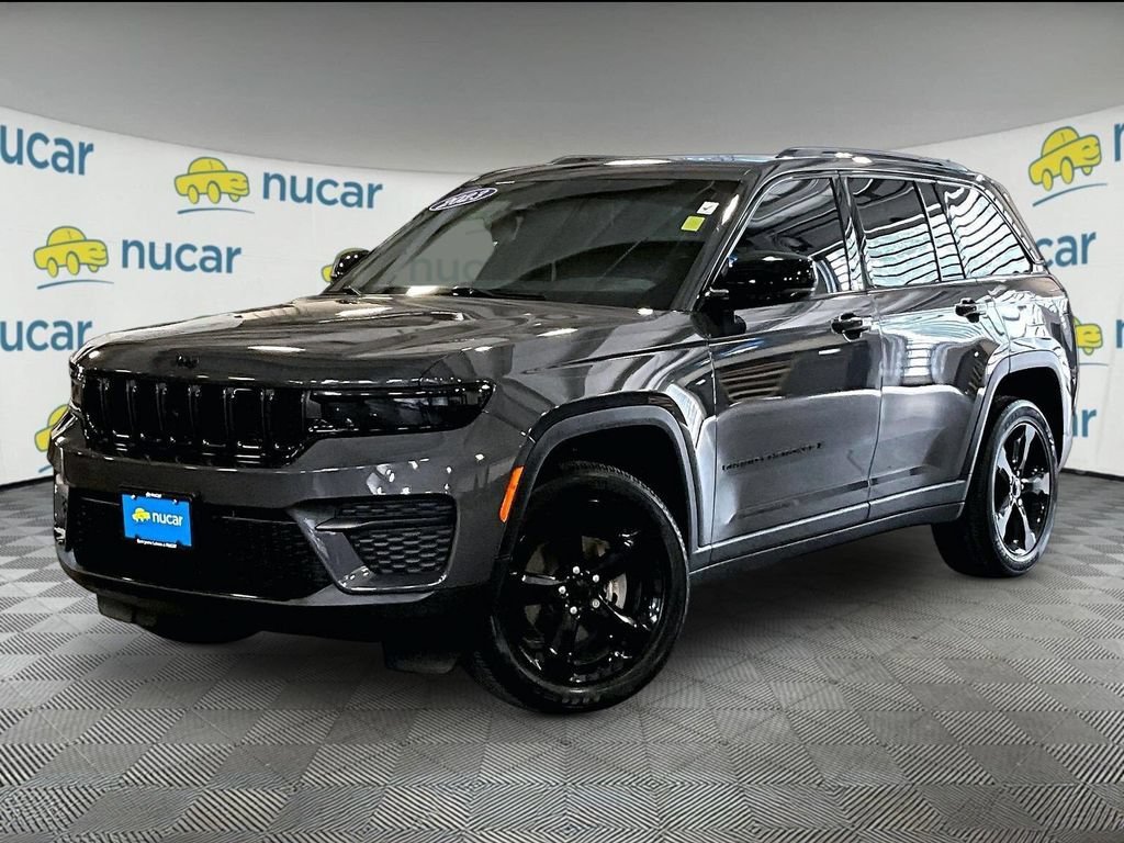 Used 2023 Jeep Grand Cherokee Altitude AWD/4WD image 3