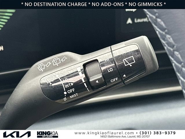 Used 2025 Kia Carnival EX image 12