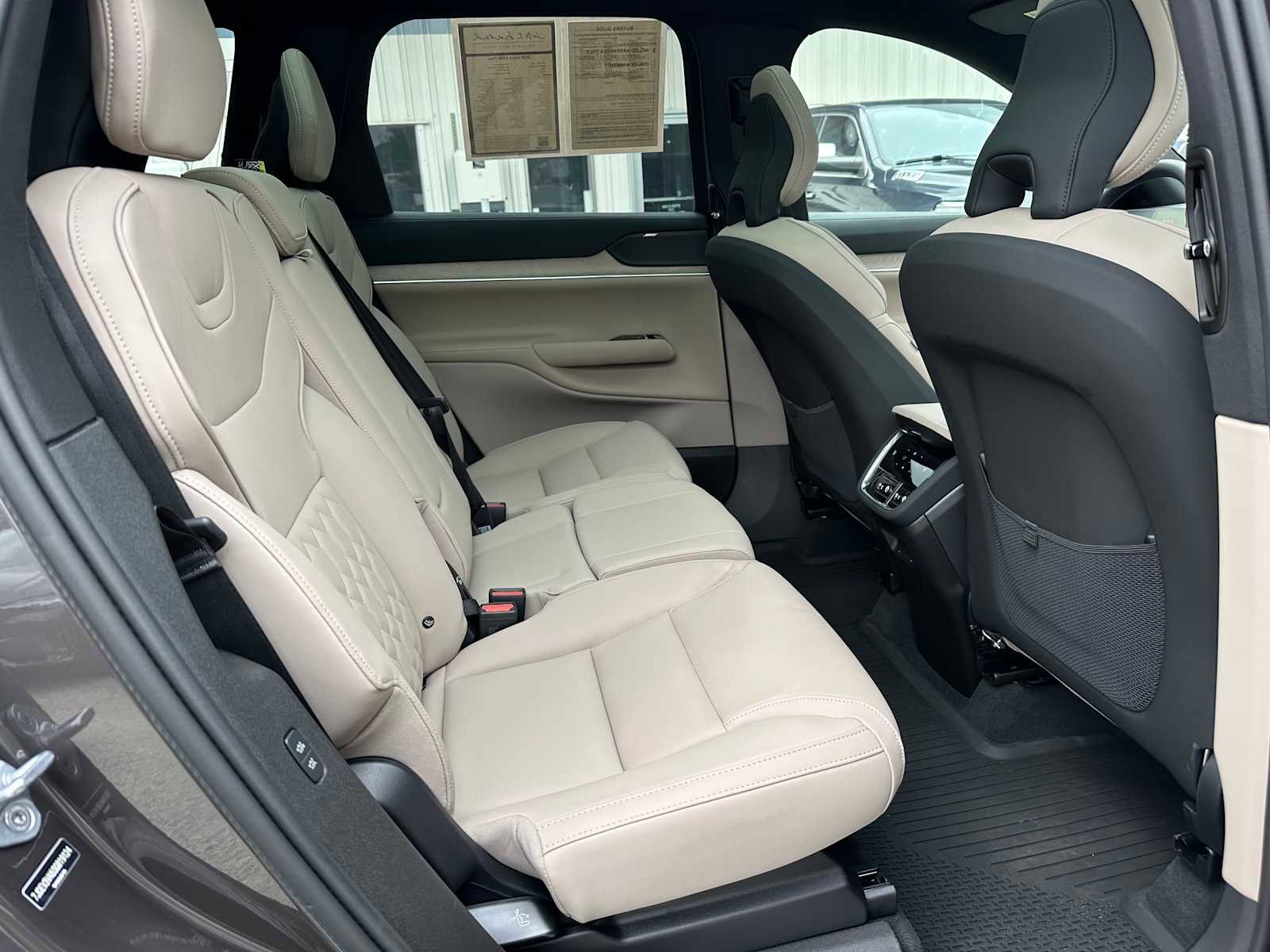 Used 2025 Volvo EX90 Plus w/ Protection Package Premier AWD/4WD image 12
