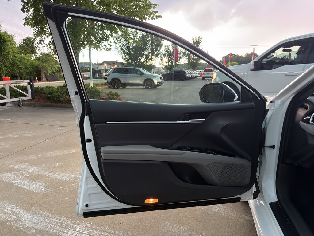 Used 2018 Toyota Camry SE FWD image 9