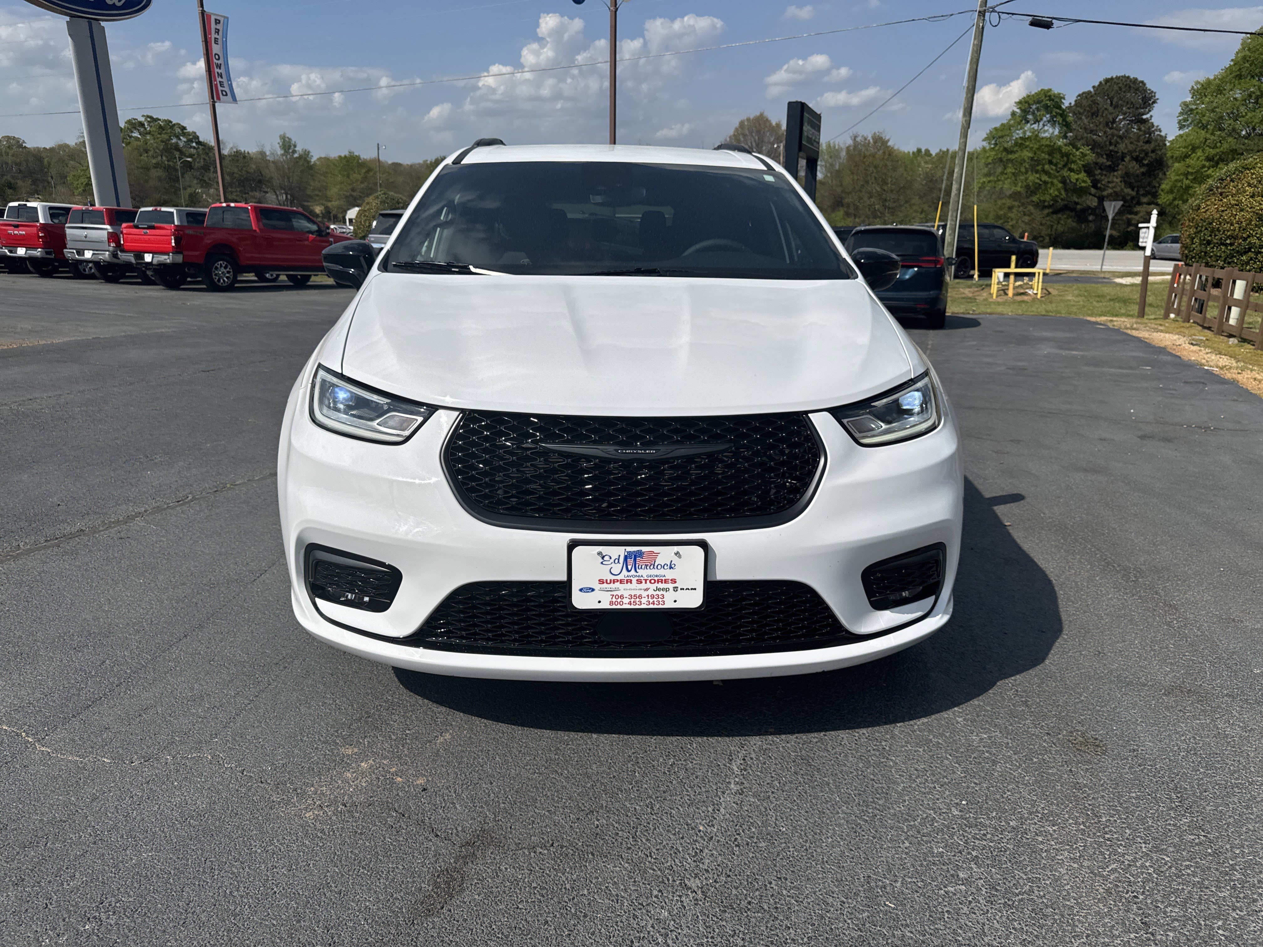 Used 2024 Chrysler Pacifica Touring-L w/ S Appearance Package image 5