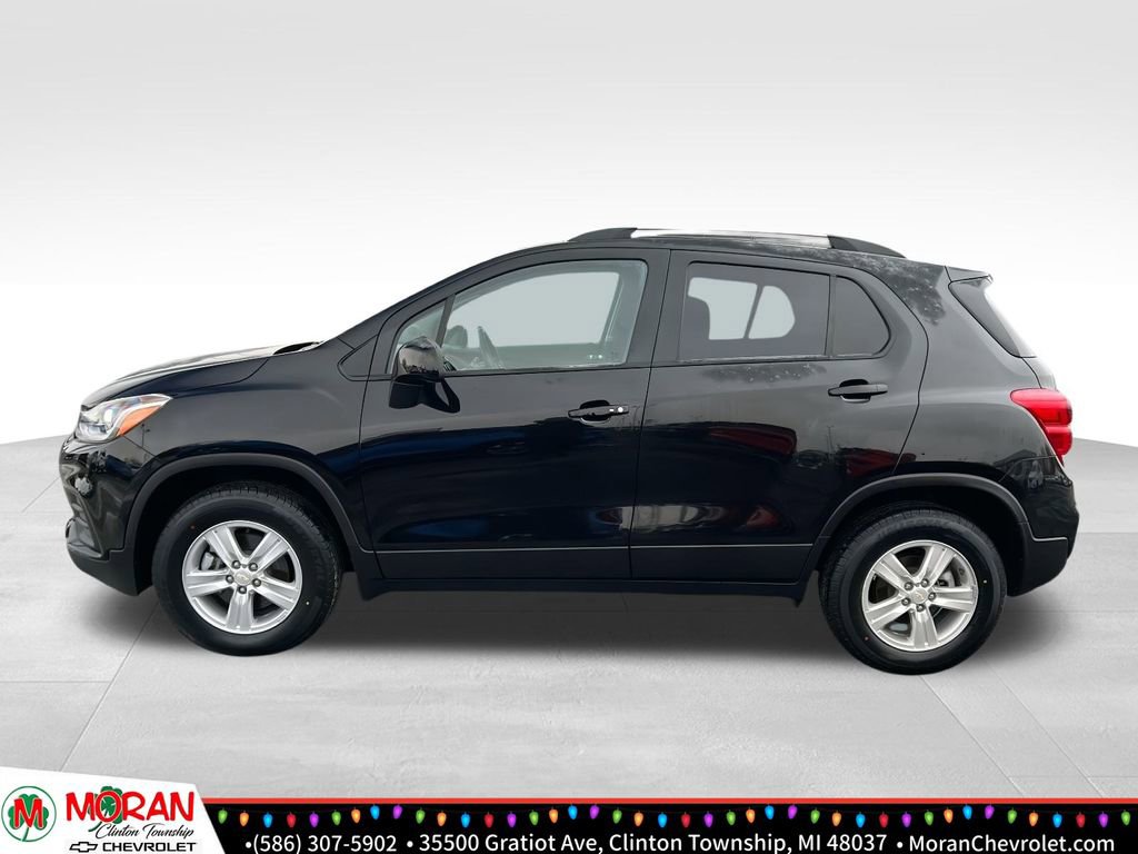Certified 2022 Chevrolet Trax LT w/ LT Convenience Package image 3