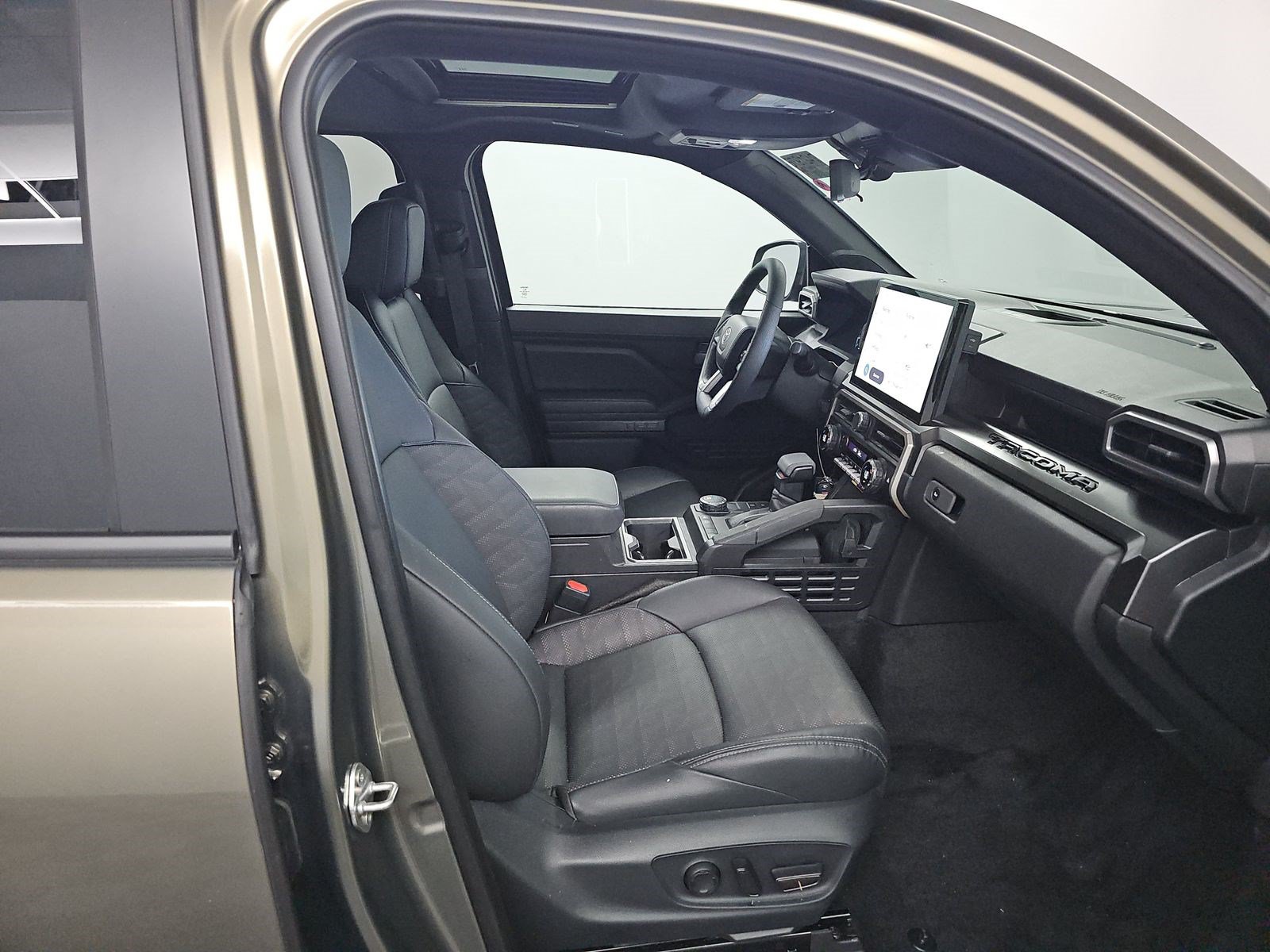 Used 2025 Toyota Tacoma TRD Sport w/ TRD Sport Premium Package RWD image 8