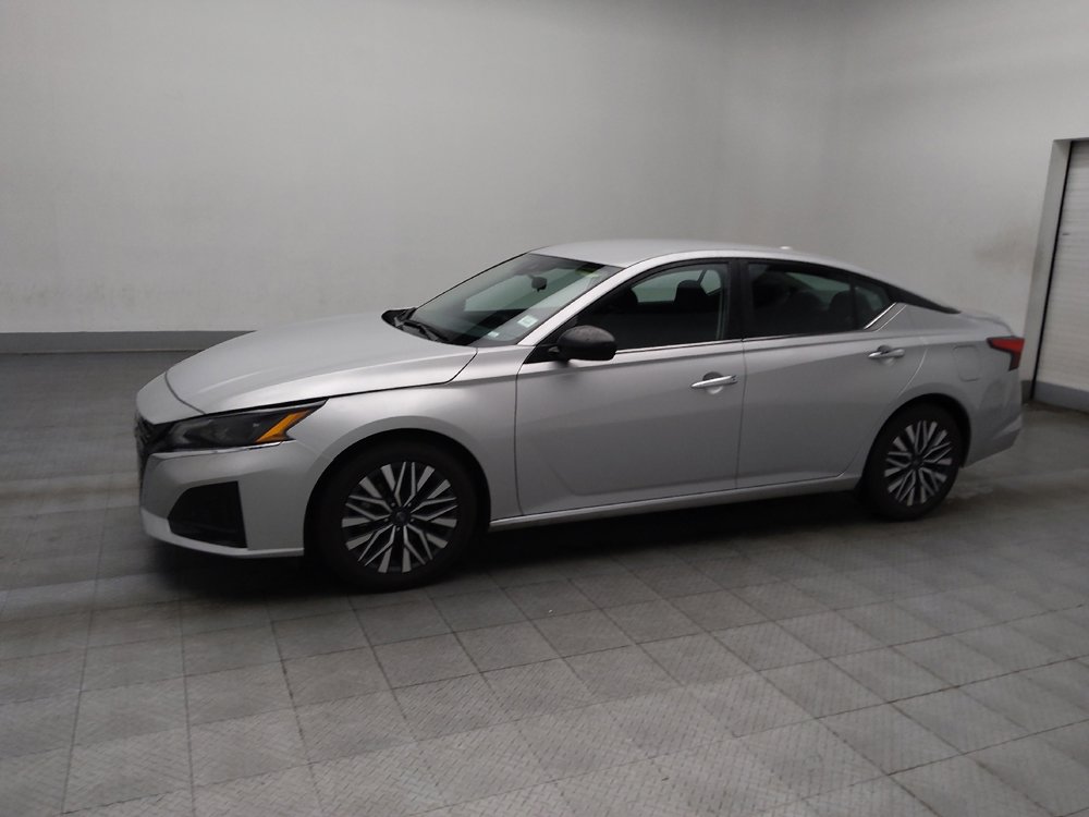 Used 2024 Nissan Altima 2.5 SV image 2