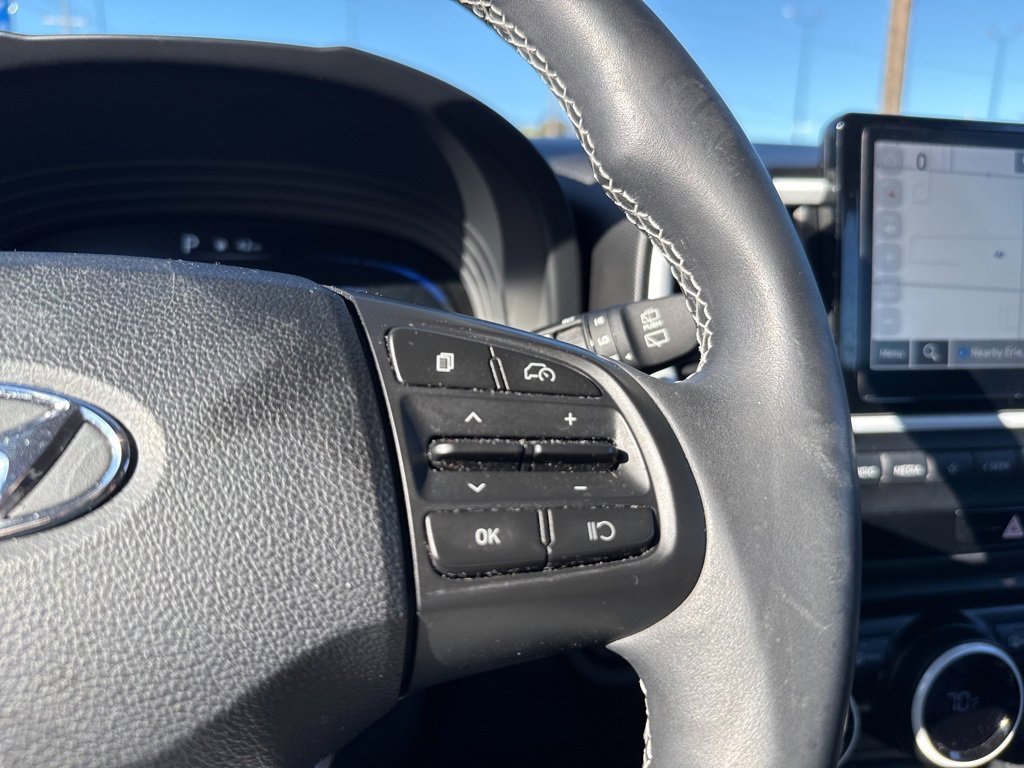 Used 2023 Hyundai Venue Limited image 29