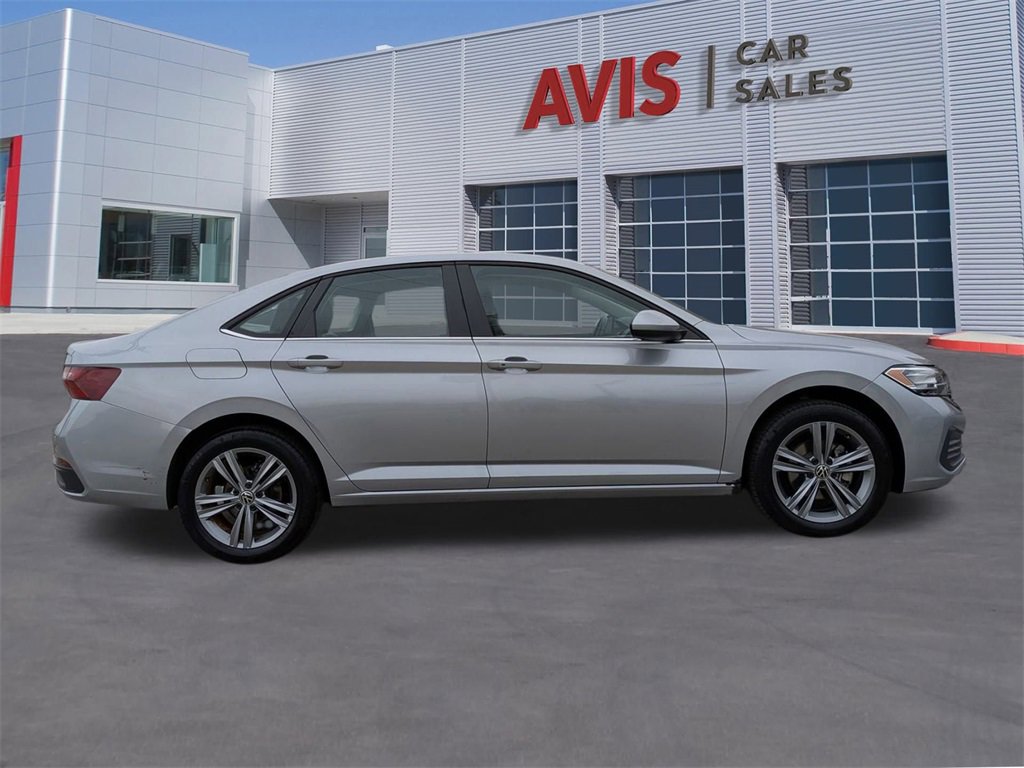 Used 2024 Volkswagen Jetta SE image 5