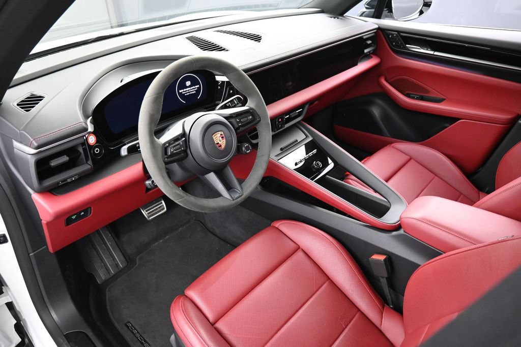 Certified 2025 Porsche Macan 4S Electric AWD/4WD image 4