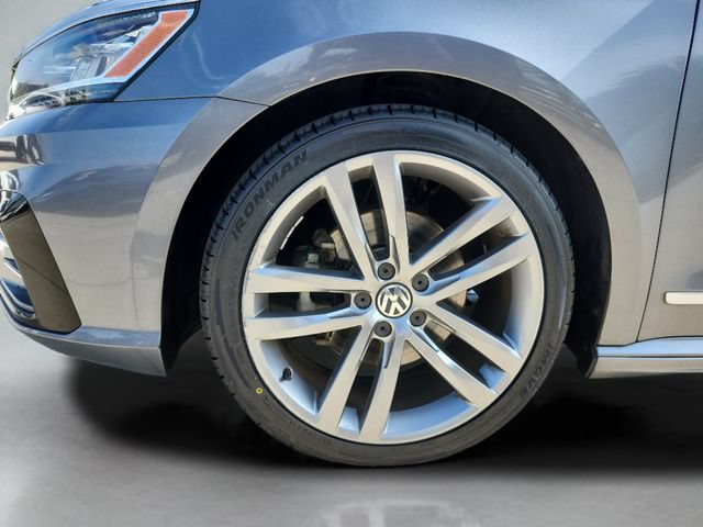 Used 2016 Volkswagen Passat 1.8T R-Line w/ R-Line Lighting Package FWD image 29