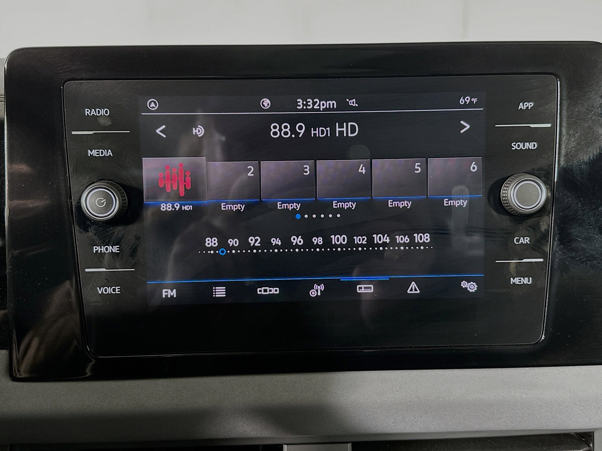 Used 2025 Volkswagen Jetta SE image 19