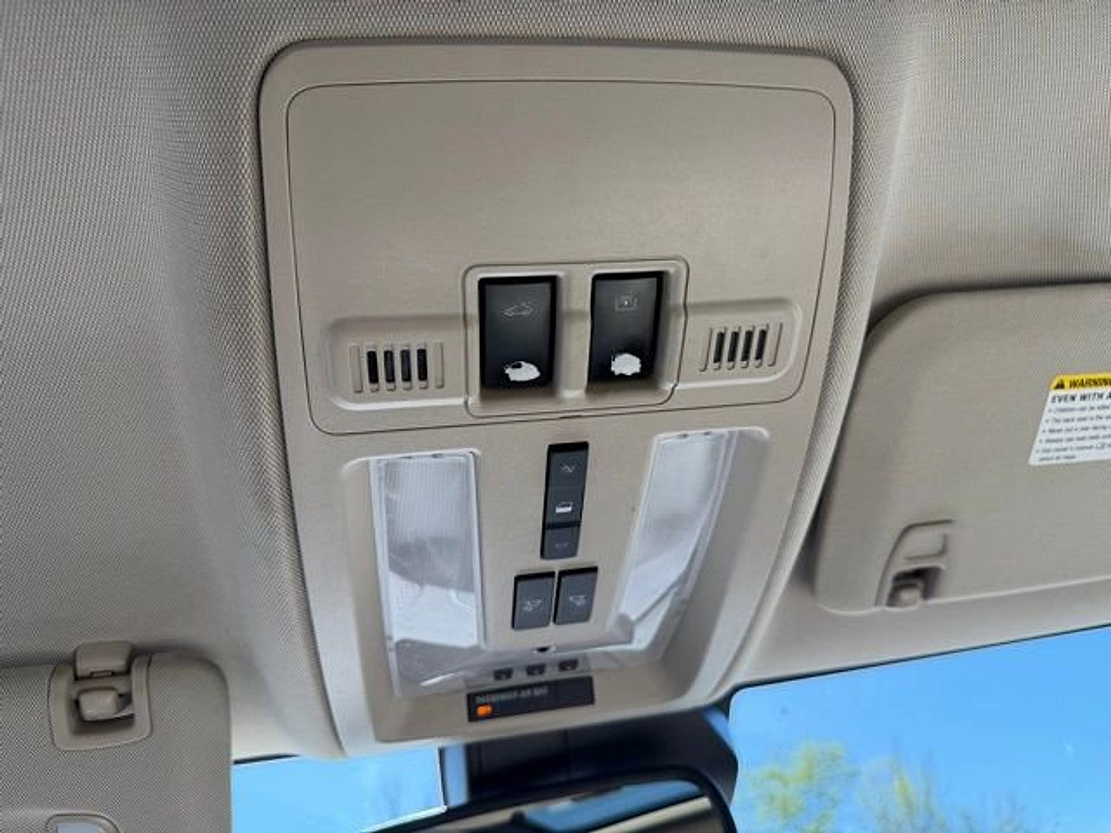 Used 2016 Cadillac SRX Luxury w/ Driver Awareness Package AWD/4WD image 18