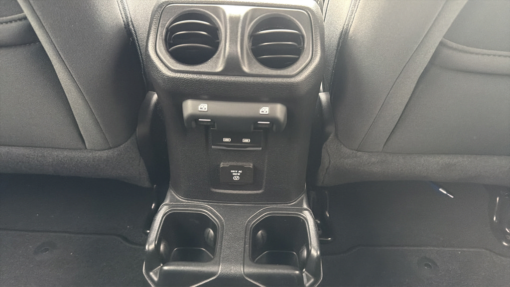 Used 2021 Jeep Wrangler Unlimited Sahara w/ Cold Weather Group AWD/4WD image 20