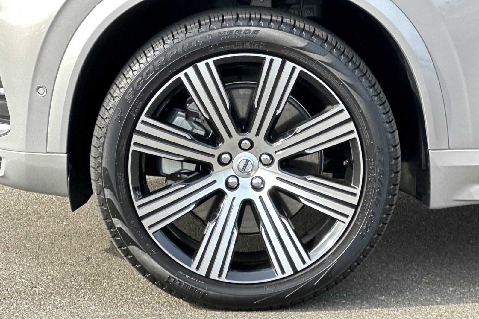 Certified 2025 Volvo XC90 T8 Ultra w/ Protection Package Premier image 33