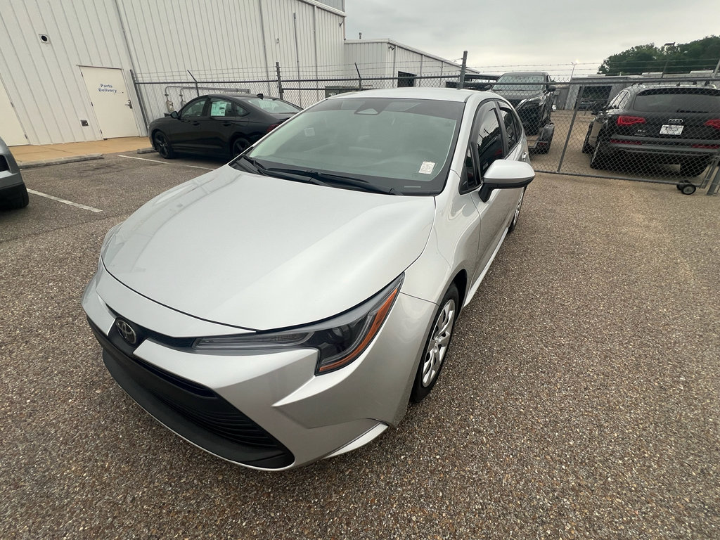 Used 2025 Toyota Corolla LE FWD image 5