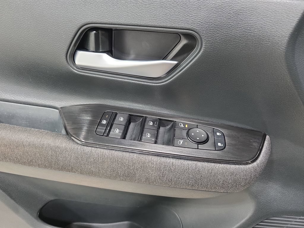 Used 2025 Nissan Kicks SV AWD/4WD image 27