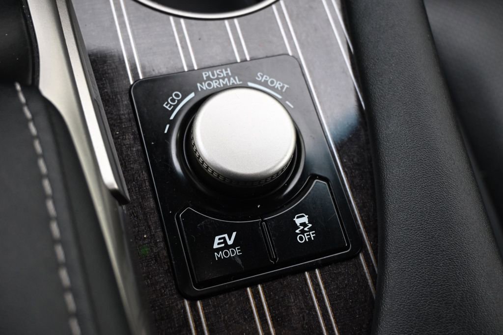 Used 2018 Lexus RX 450h AWD w/ Luxury Package image 34