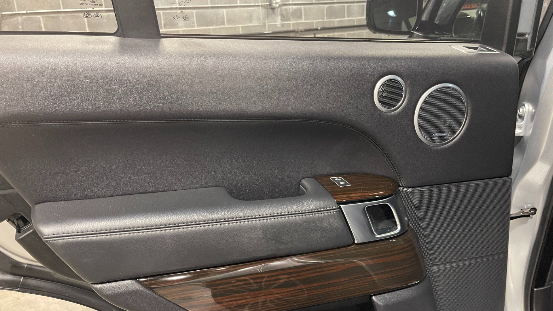 Used 2017 Land Rover Range Rover image 31