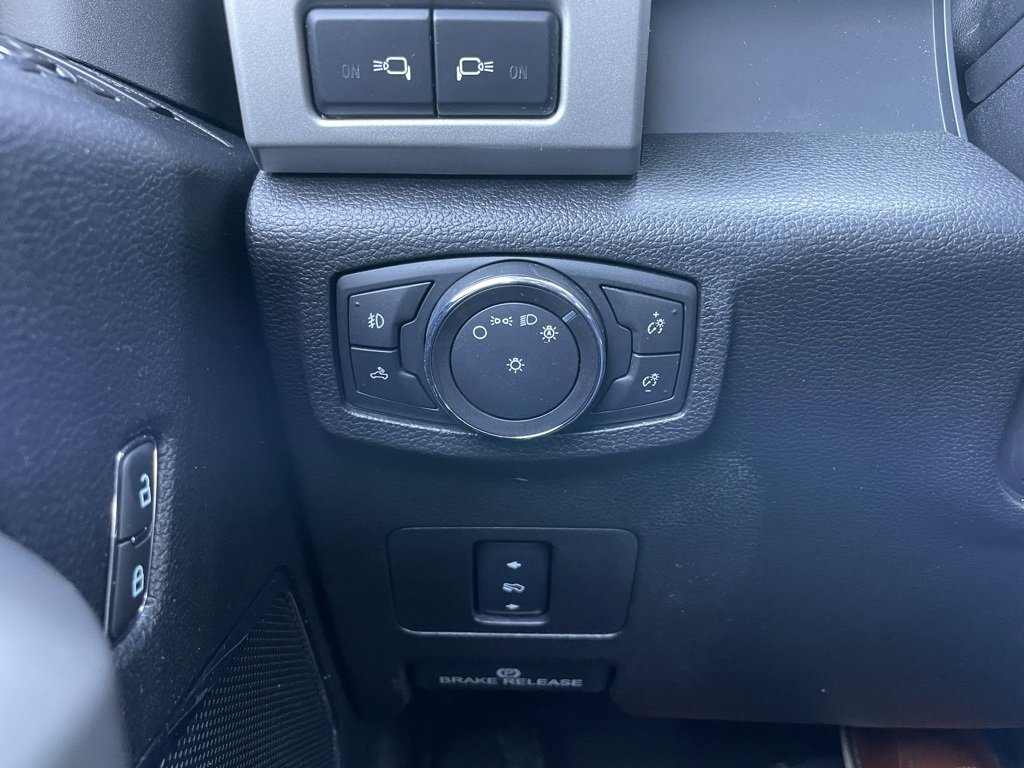 Used 2017 Ford F250 Lariat w/ Chrome Package image 46