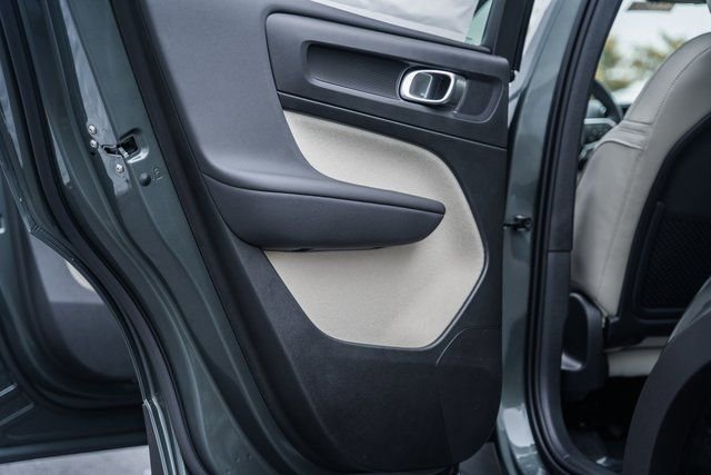 Used 2026 Volvo XC40 B5 Ultra w/ Protection Package Premier image 38