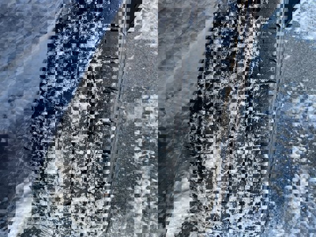 Used 2020 Chevrolet Equinox LT w/ Driver Convenience Package image 32