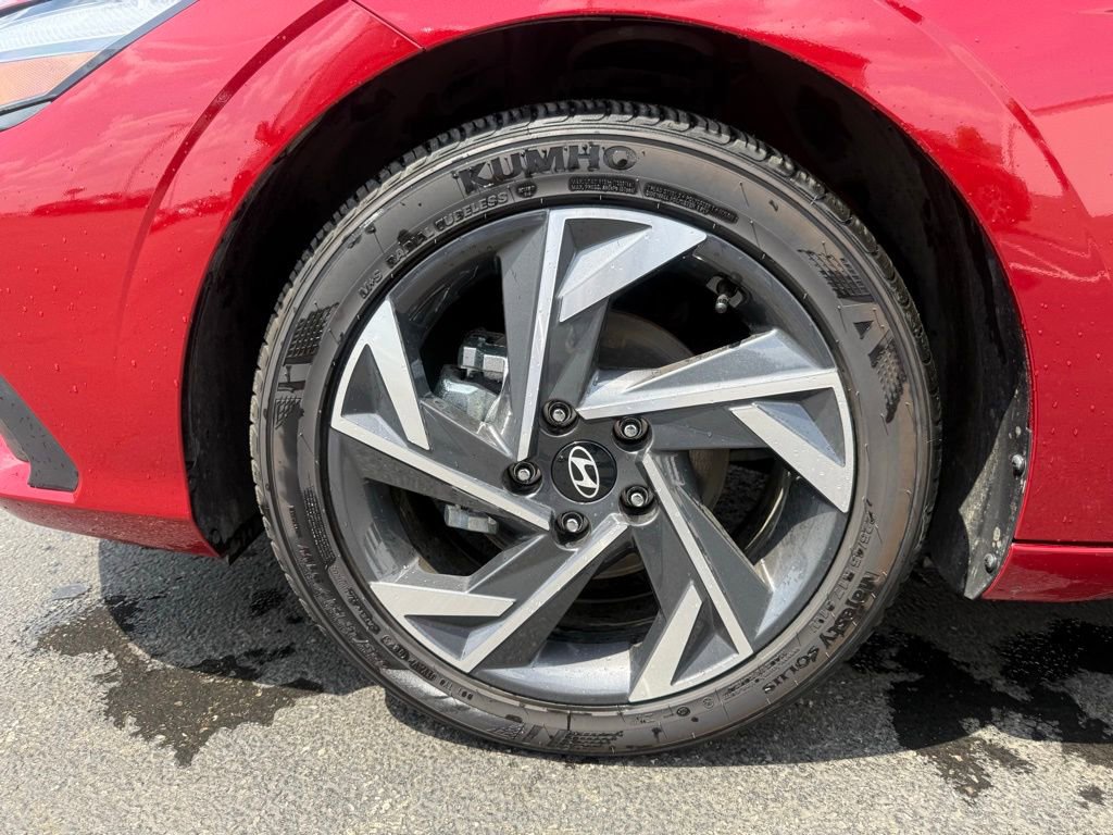 Used 2025 Hyundai Elantra Sport FWD image 9