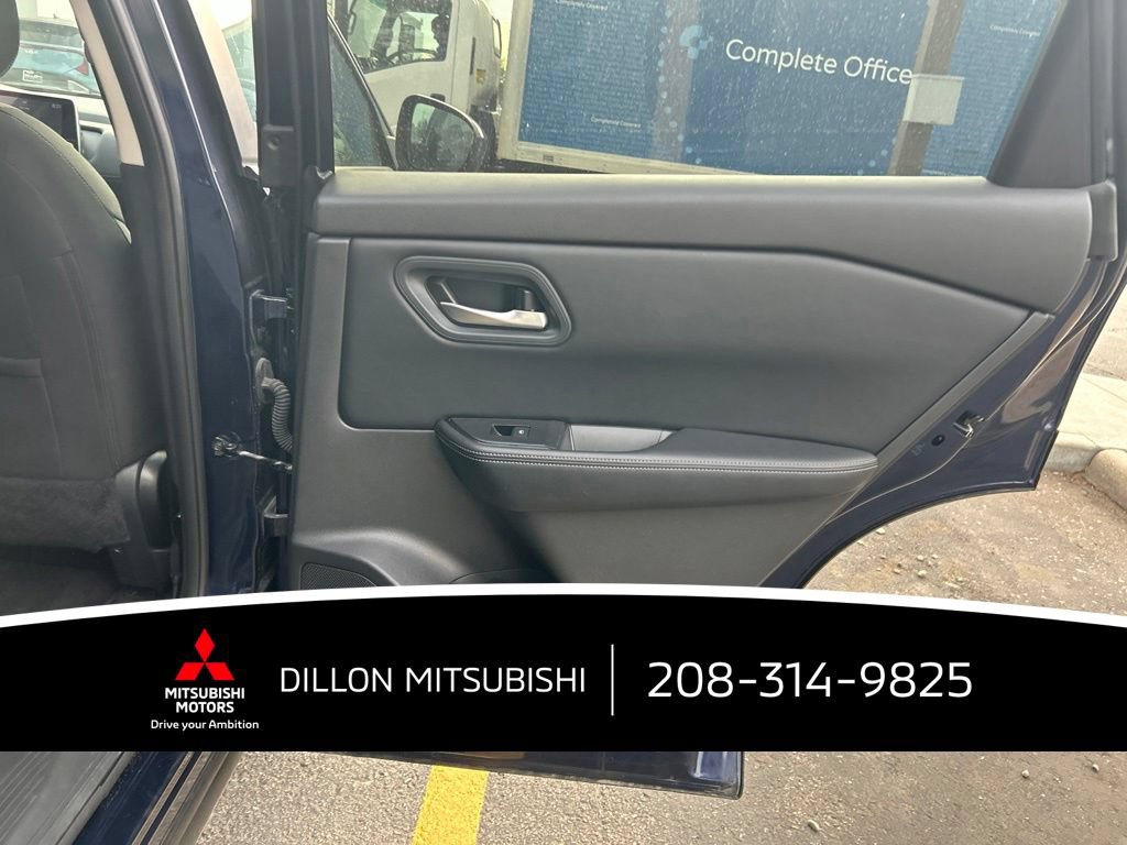 Used 2025 Nissan Rogue SV AWD/4WD image 12