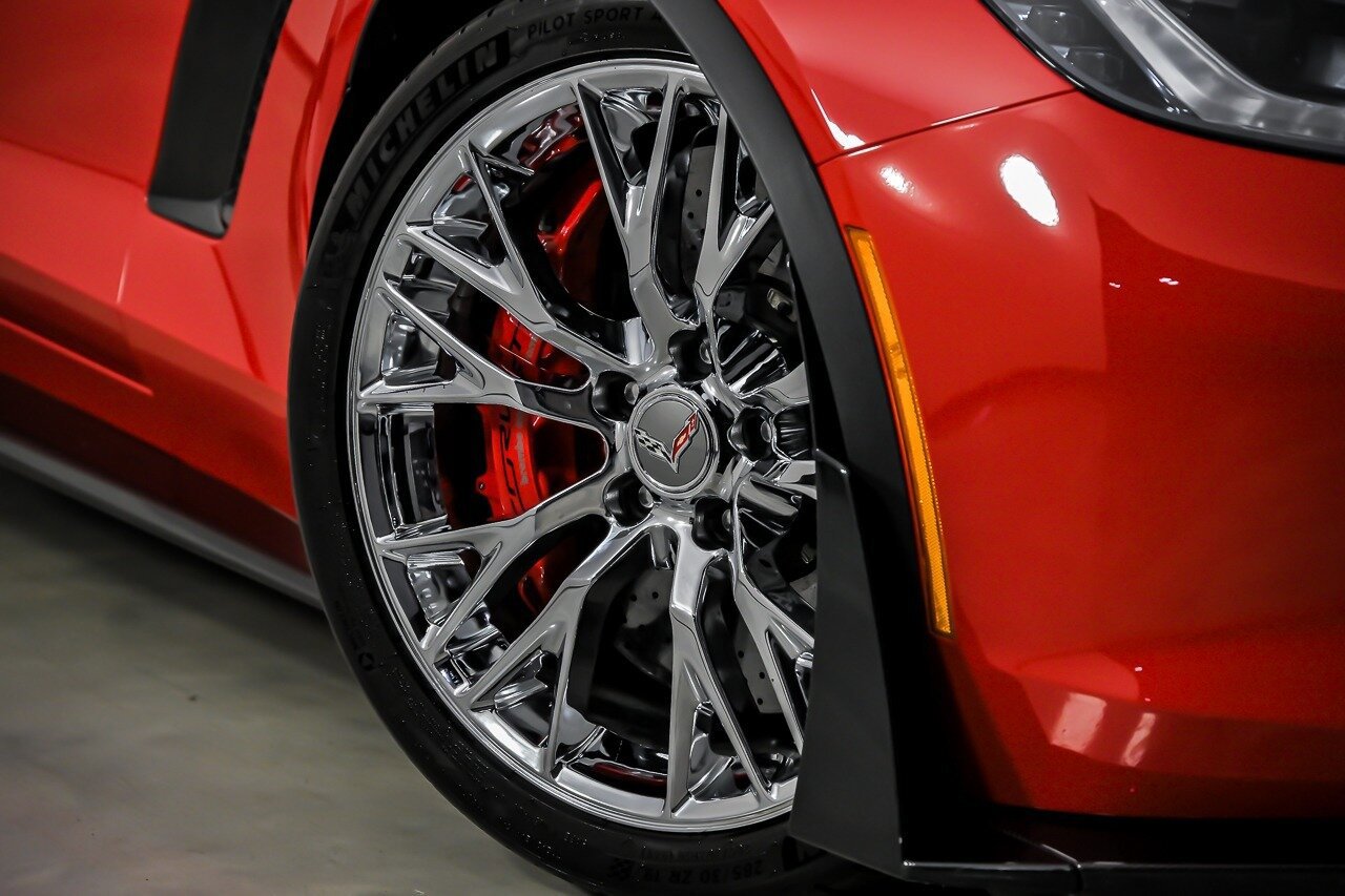 Used 2015 Chevrolet Corvette Z06 w/ Z07 Performance Package image 4