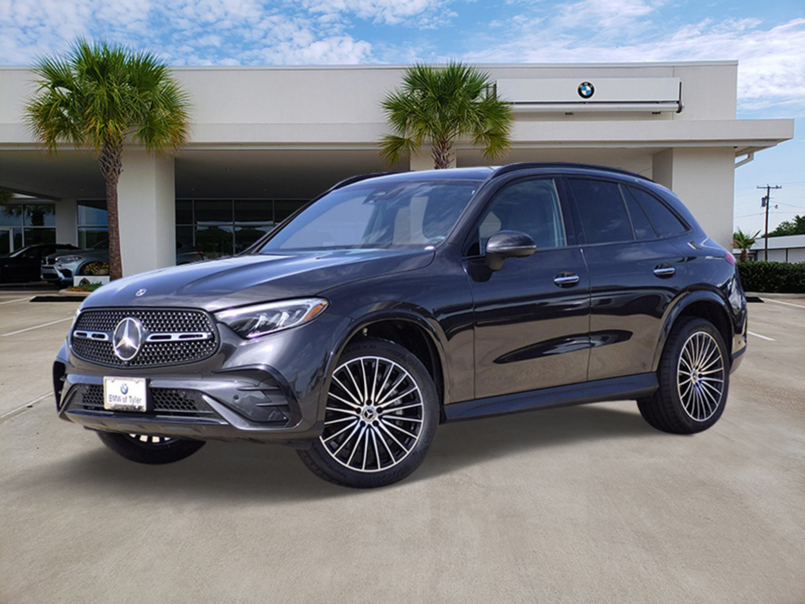 Used 2024 Mercedes-Benz GLC 300 image 1