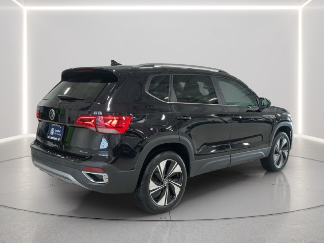 Used 2024 Volkswagen Taos SE w/ Panoramic Sunroof Package AWD/4WD image 6