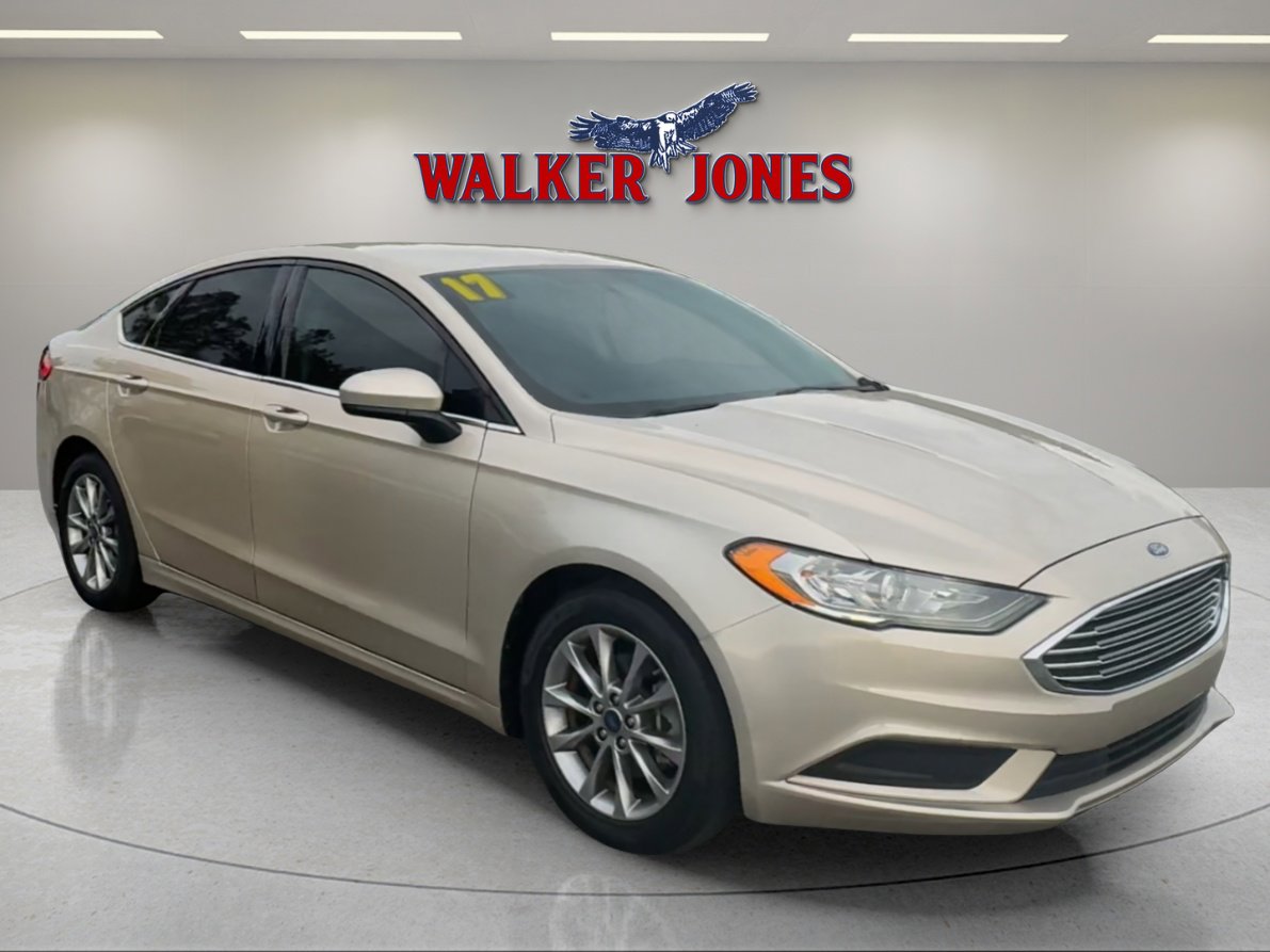 Used 2017 Ford Fusion SE FWD image 1