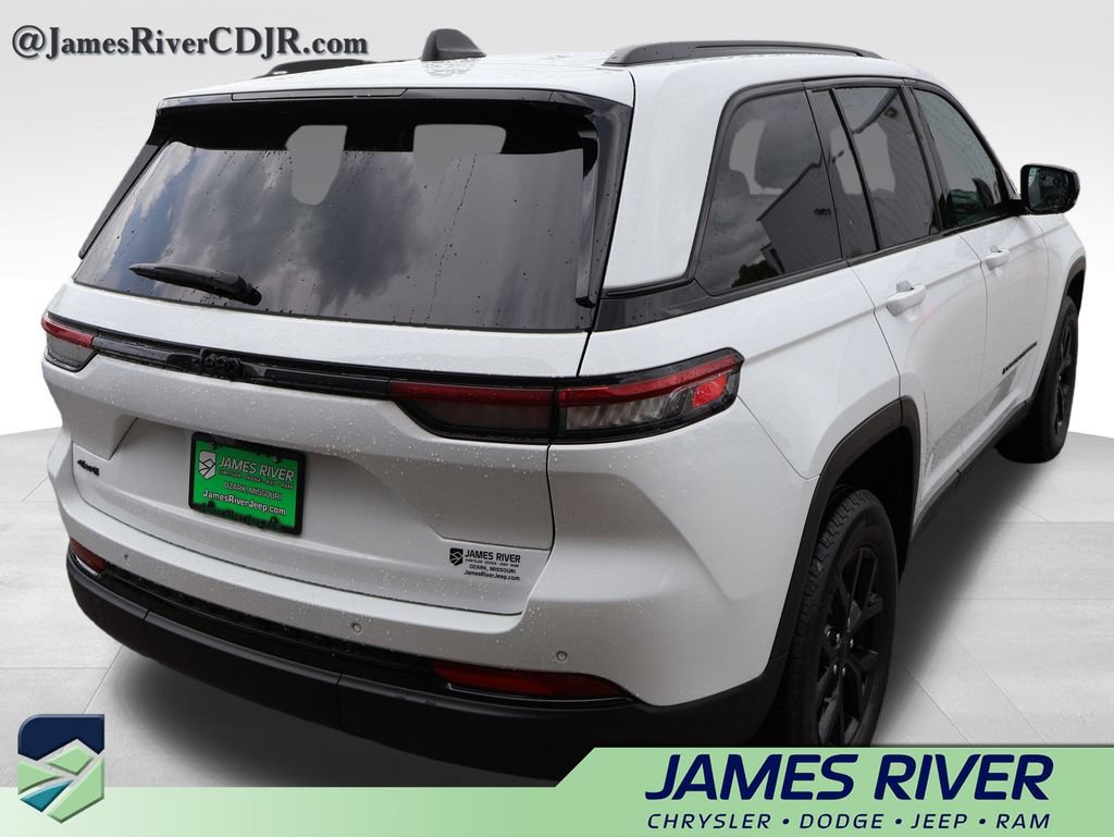 Used 2025 Jeep Grand Cherokee Altitude AWD/4WD image 5