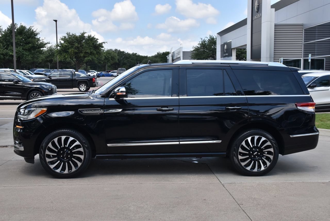 Used 2024 Lincoln Navigator Black Label AWD/4WD image 12