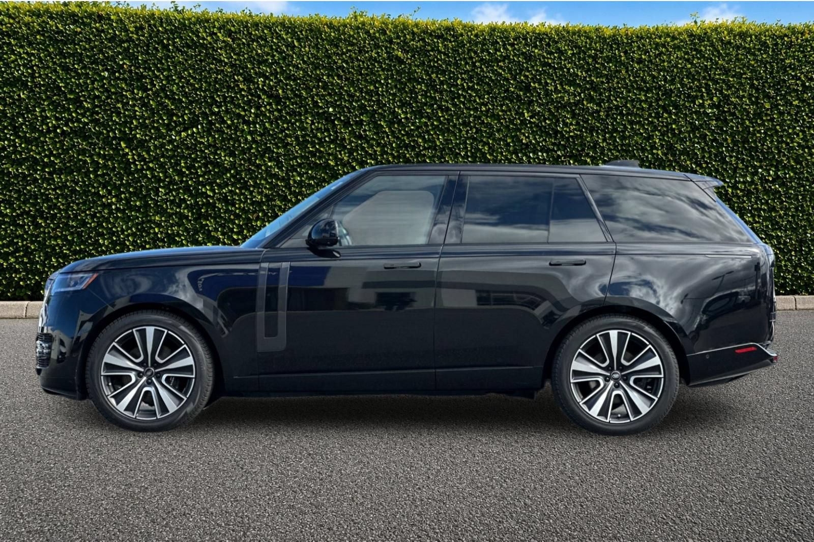 Used 2024 Land Rover Range Rover SE AWD/4WD image 7