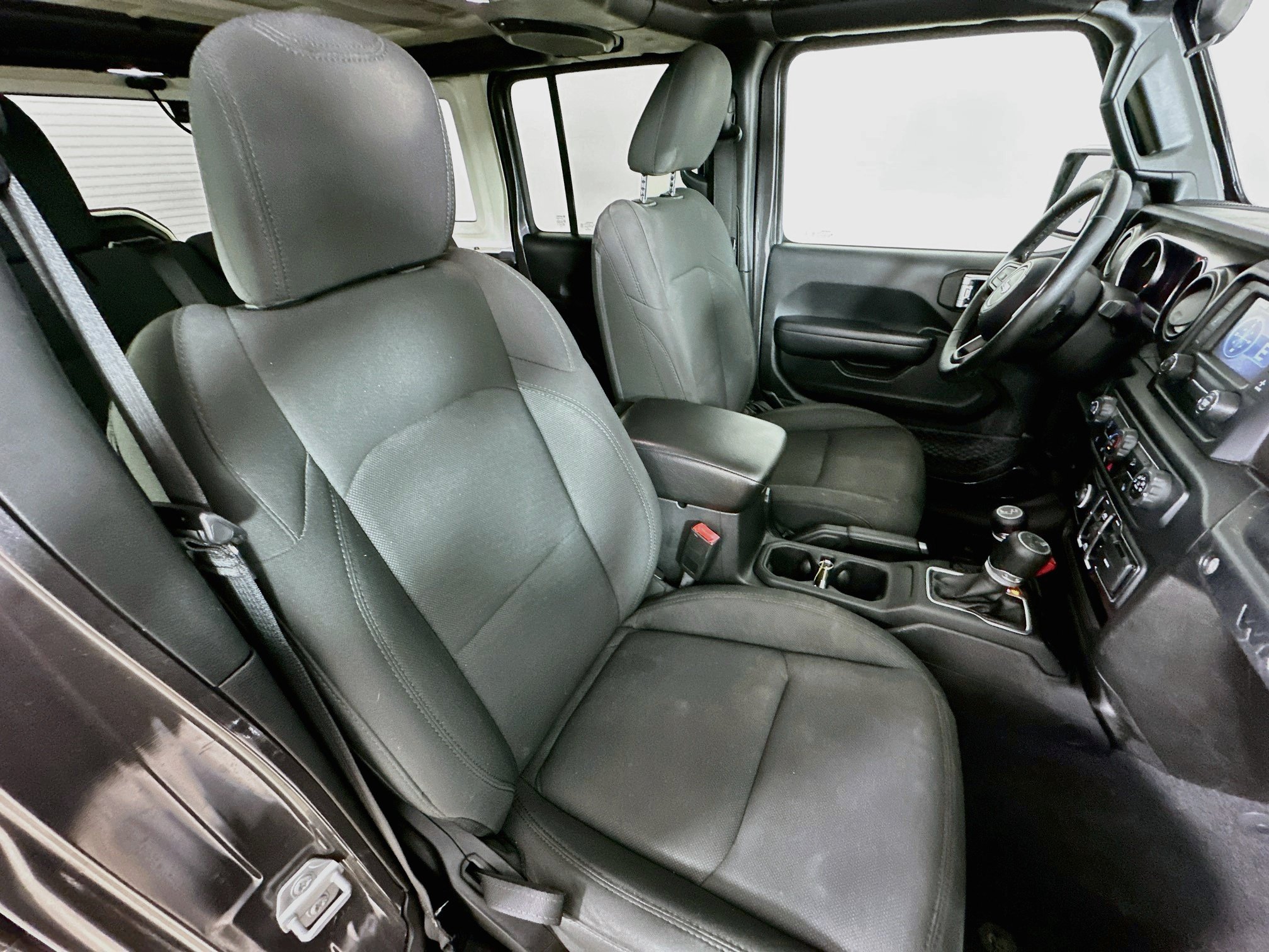 Used 2019 Jeep Wrangler Unlimited Sport S AWD/4WD image 32
