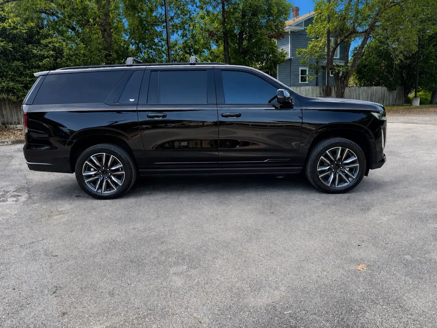 Used 2023 Cadillac Escalade ESV Sport Platinum AWD/4WD image 4