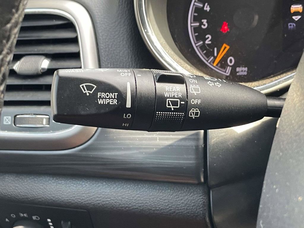 Used 2020 Jeep Grand Cherokee Laredo RWD image 29