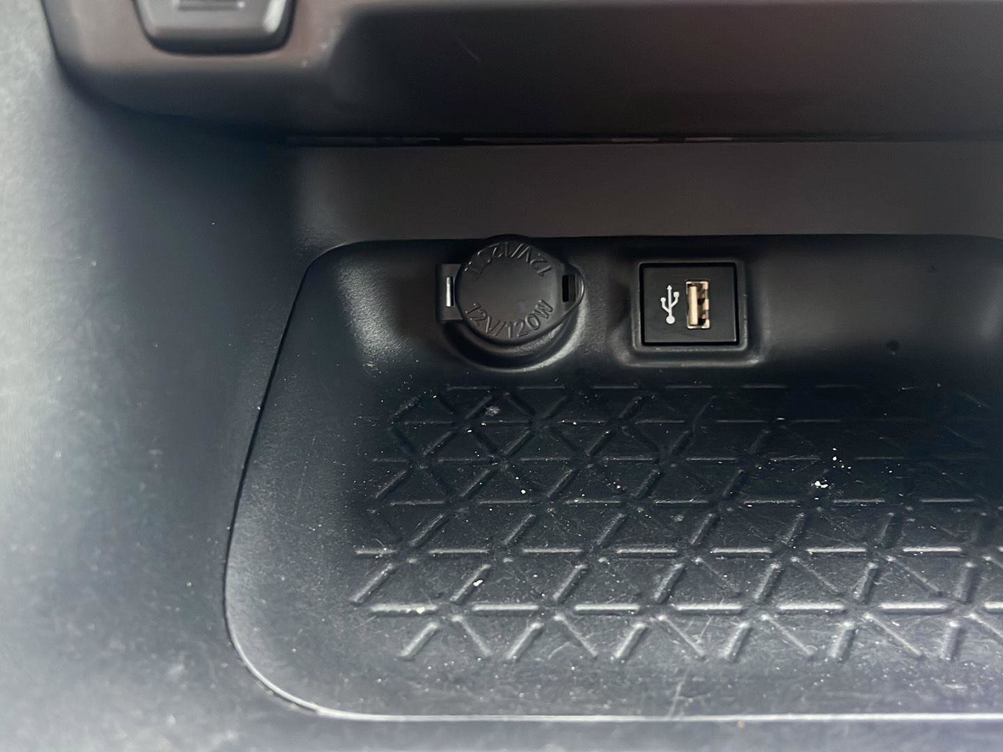 Used 2025 Toyota RAV4 XLE AWD/4WD image 19