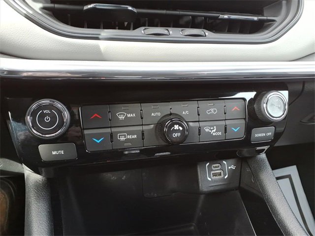 Used 2023 Jeep Compass Limited image 20