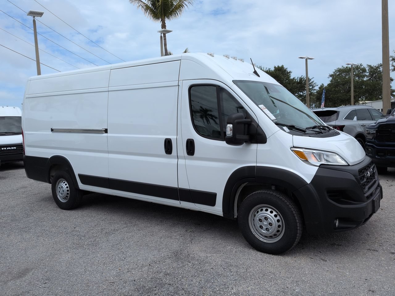 Used 2025 RAM ProMaster 3500 w/ Convenience Group FWD image 2
