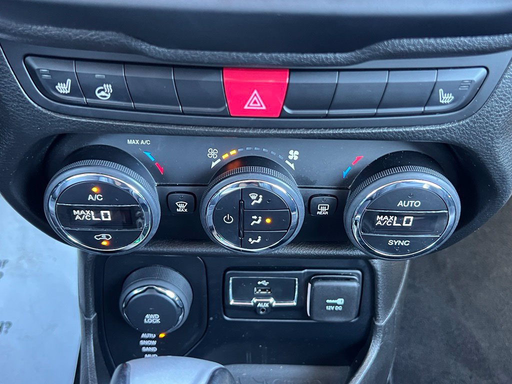 Used 2017 Jeep Renegade Limited AWD/4WD image 29