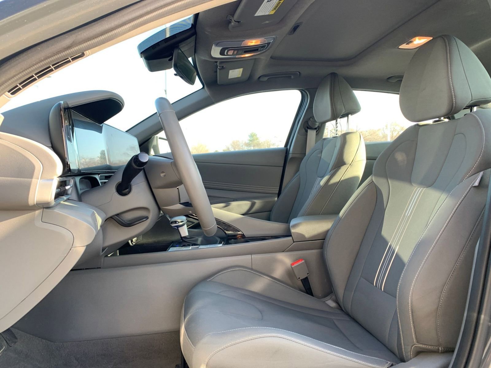 Used 2025 Hyundai Elantra SEL image 25