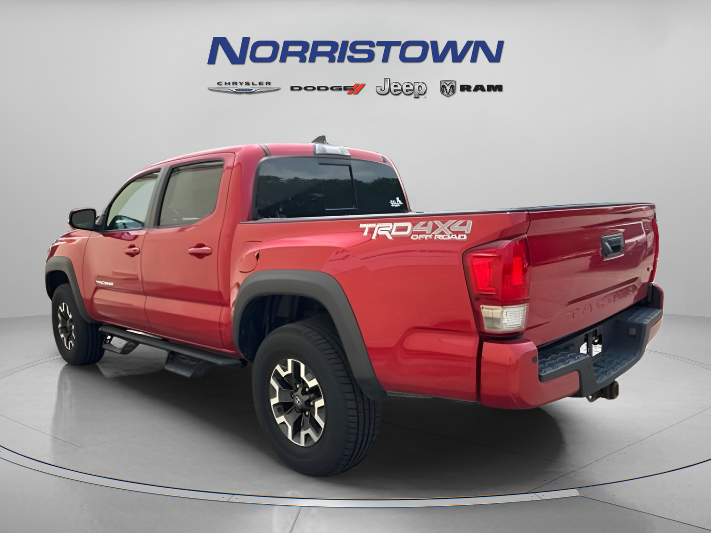 Used 2017 Toyota Tacoma TRD Off-Road w/ Premium & Technology Package AWD/4WD image 5