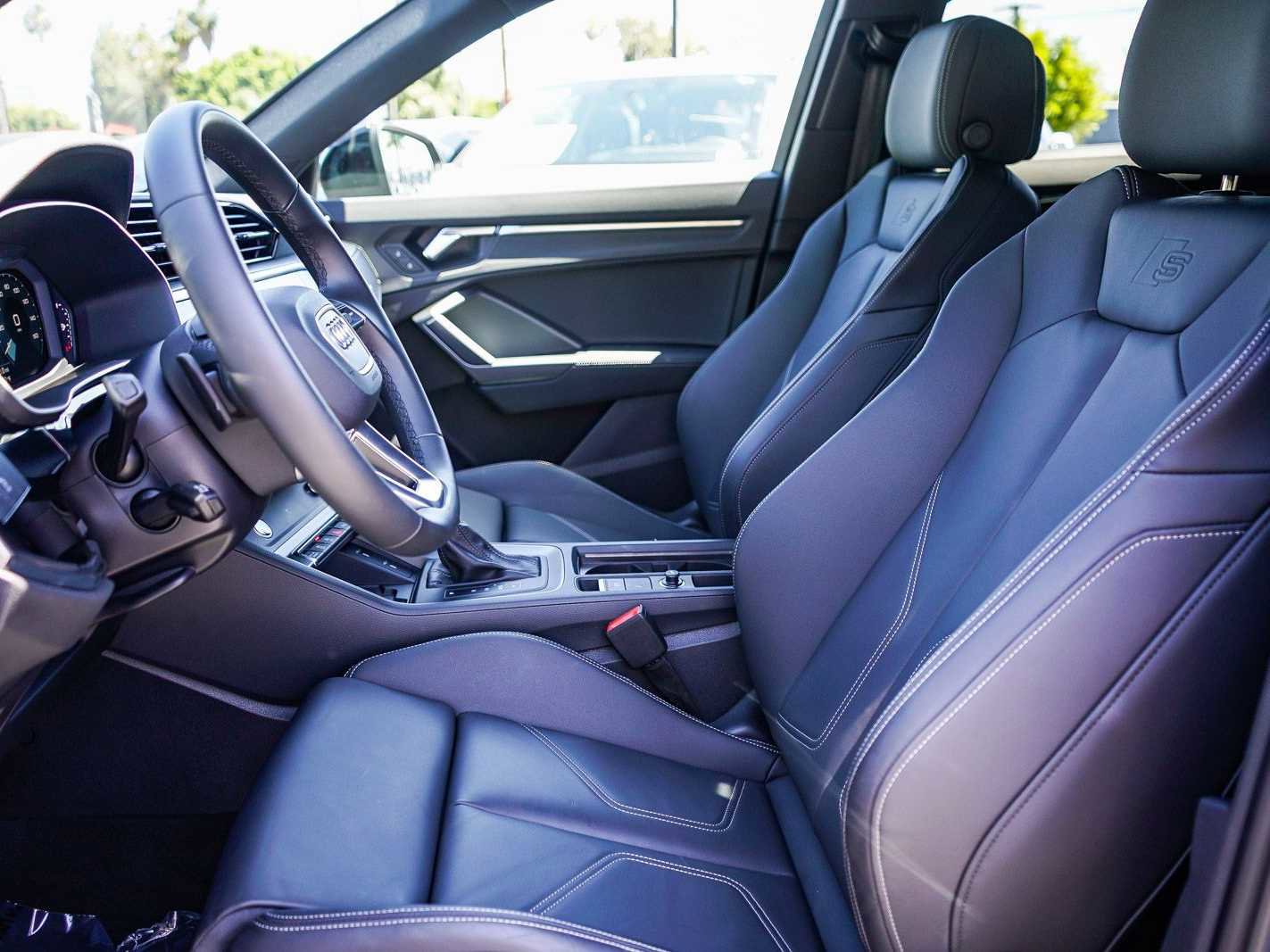 Used 2025 Audi Q3 2.0T Premium w/ Convenience Package image 17