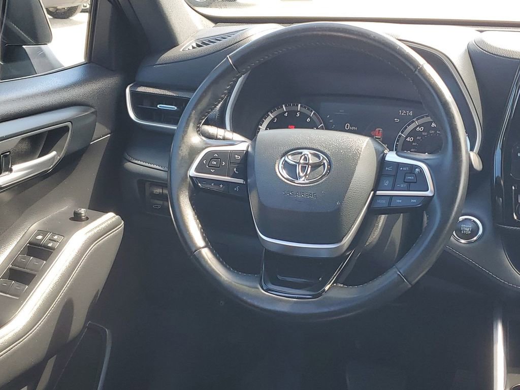 Certified 2023 Toyota Highlander L image 25